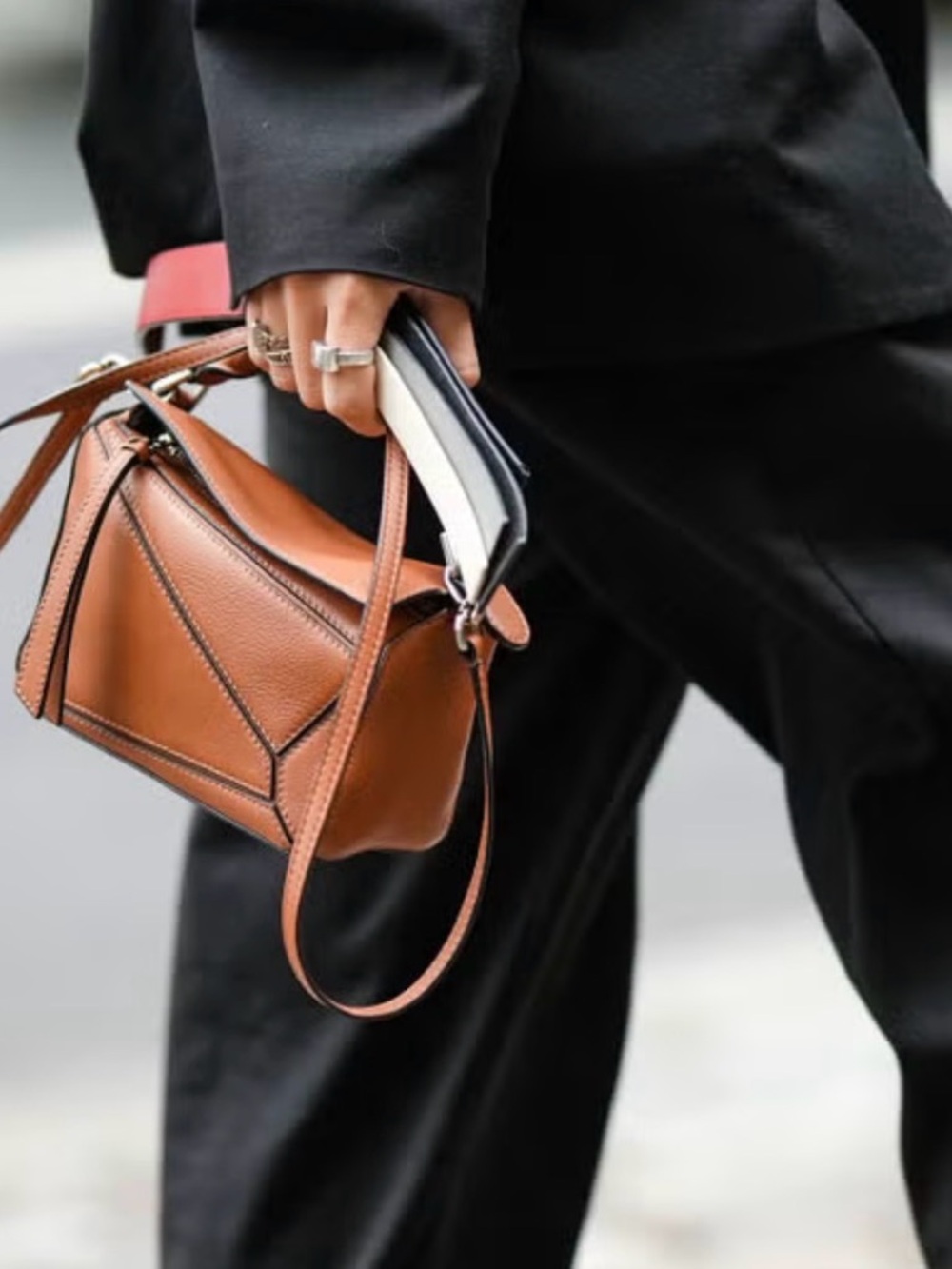 โSOLDโLoewe Puzzle Mini Shoulder Bag in Tan Leather - Picture 6 of 16